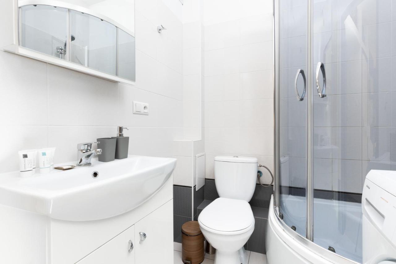 Apartments City Center Krucza By Renters Варшава Экстерьер фото